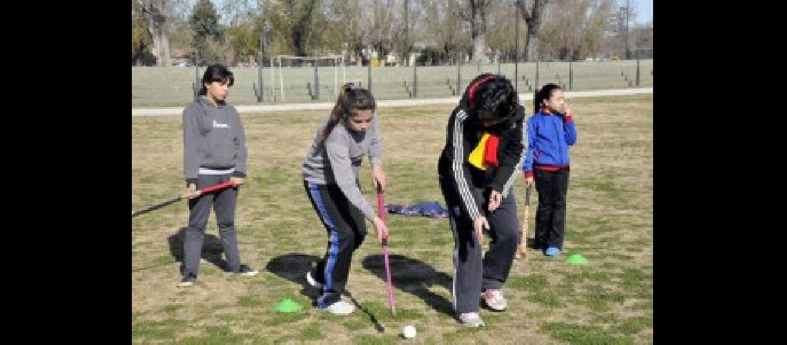 p3 Clases gratuitas de hockey sobre ceacutesped