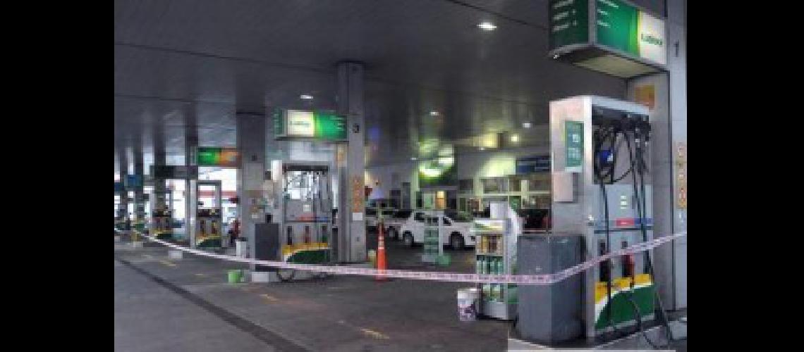 estacion de servi cerrada
