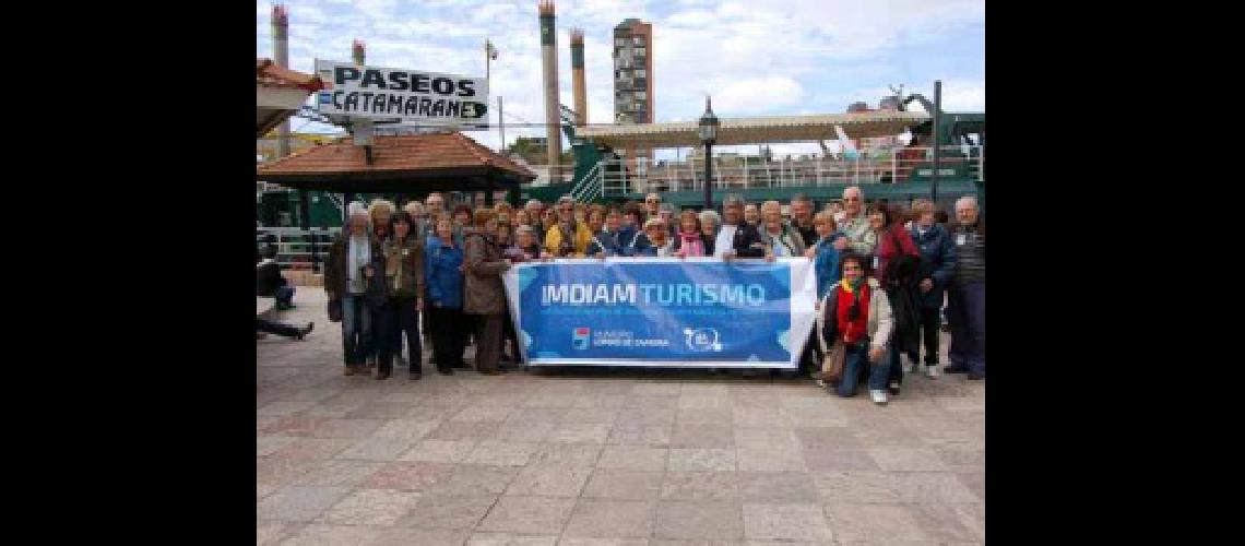 P3 Continuacutean las salidas de miniturismo para los adultos mayores de la comuna copia