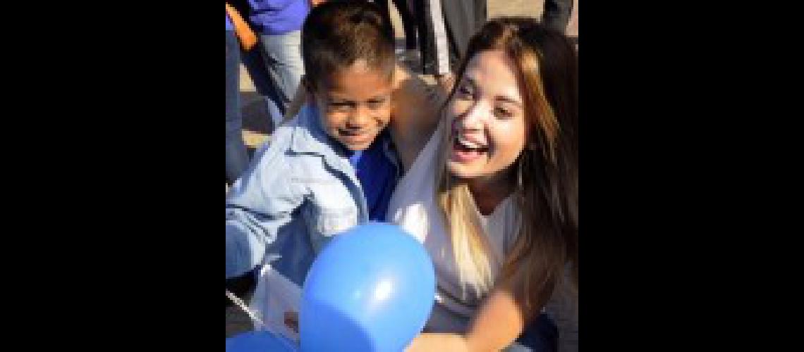 Jesica dia del autismo plaza grigera3