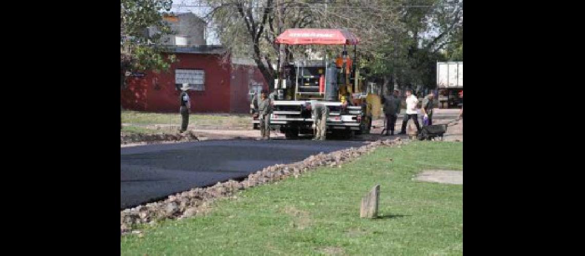 Comenzoacute en San Joseacute un plan de asfalto que llegaraacute a todo Lomas