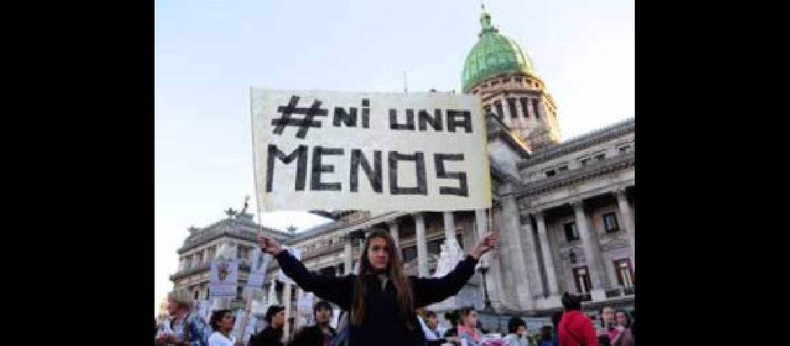 Una multitud repudioacute la violencia de geacutenero y reclamoacute proteccioacuten legal