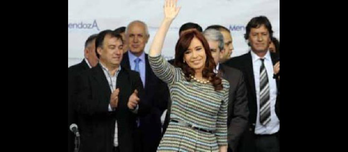 03-06-2015_mendoza_-la_presidenta_cristina_fernndez (1)