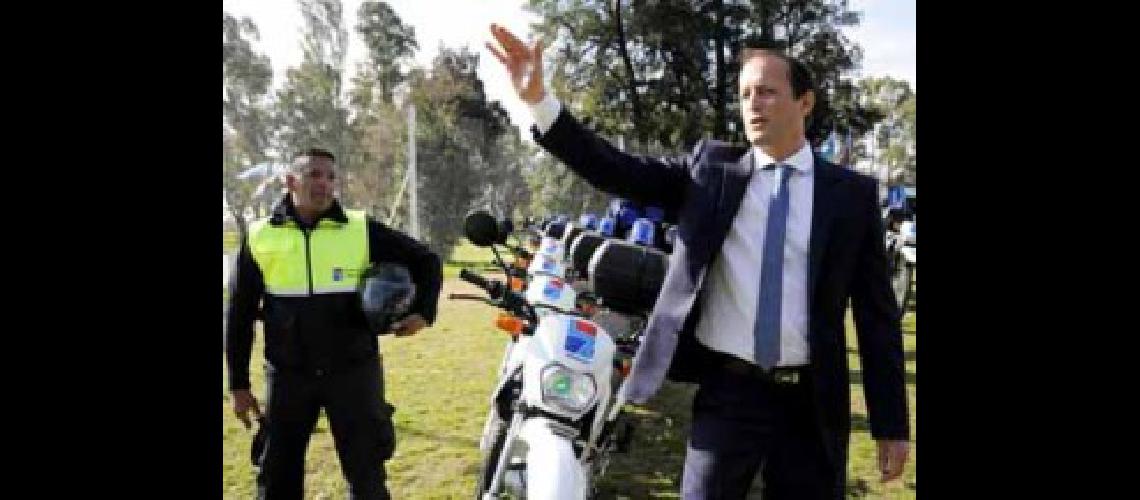 Policiacutea Local- agentes en moto controlan las zonas de escuelas