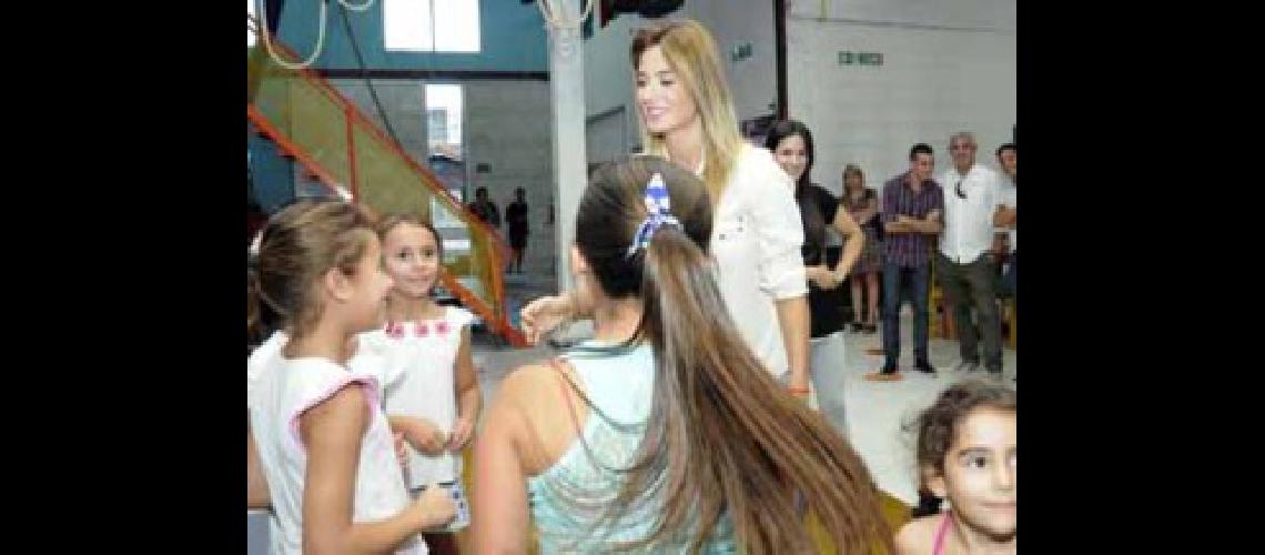Preparan un seminario gratuito de danza para maacutes de mil lomenses