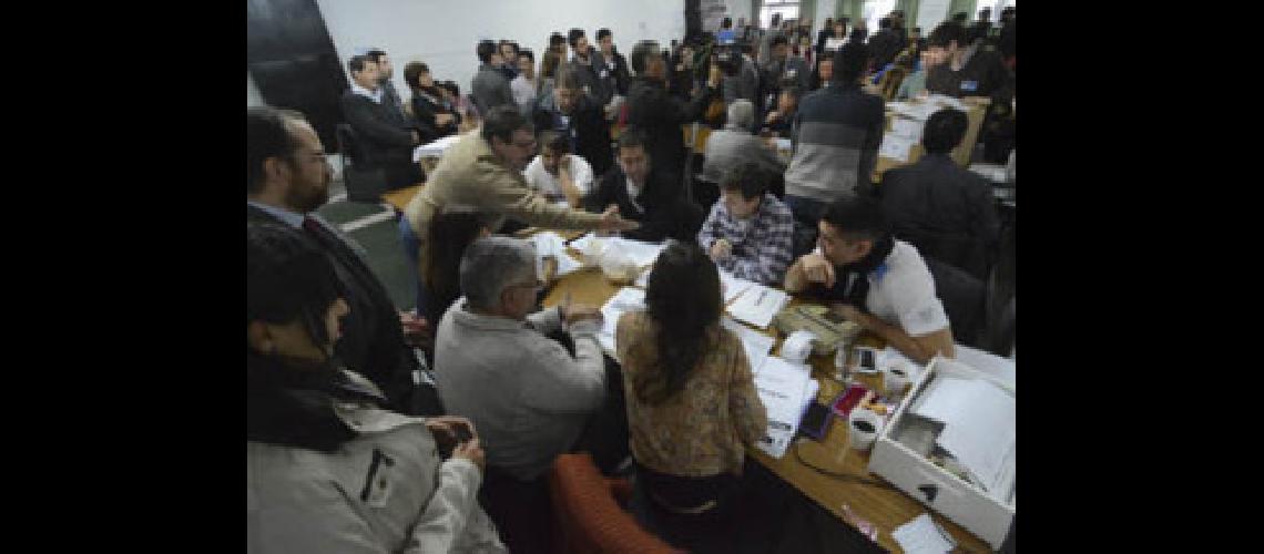 En 10 diacuteas se sabraacute quieacuten es el gobernador de Santa Fe