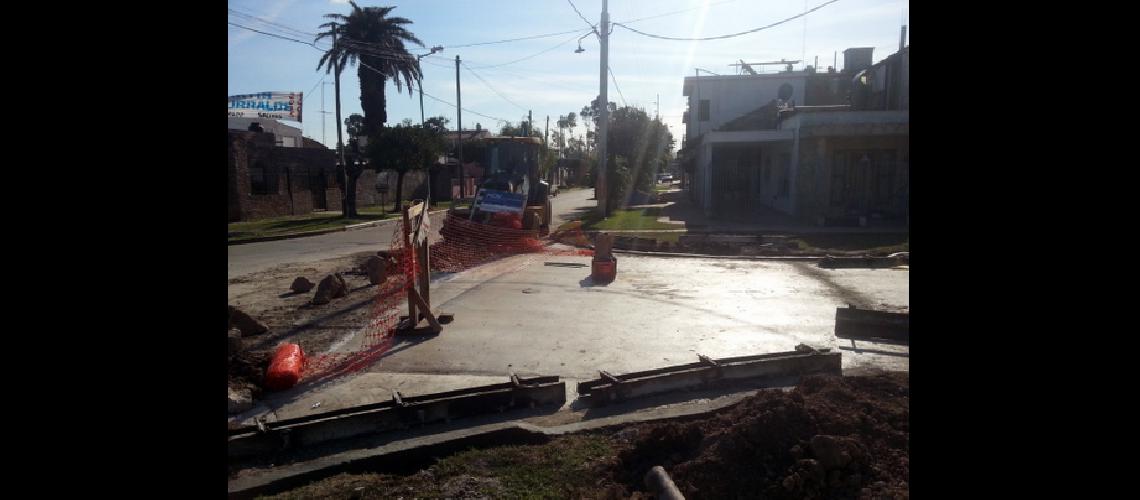 P2 El Municipio intensifica los trabajos de bacheo en hormigoacuten (1)