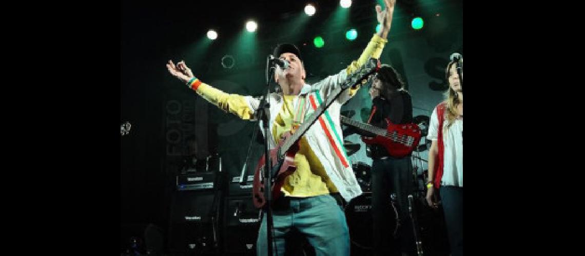 Chala Rasta sigue festejando con muacutesica sus 25 antildeos