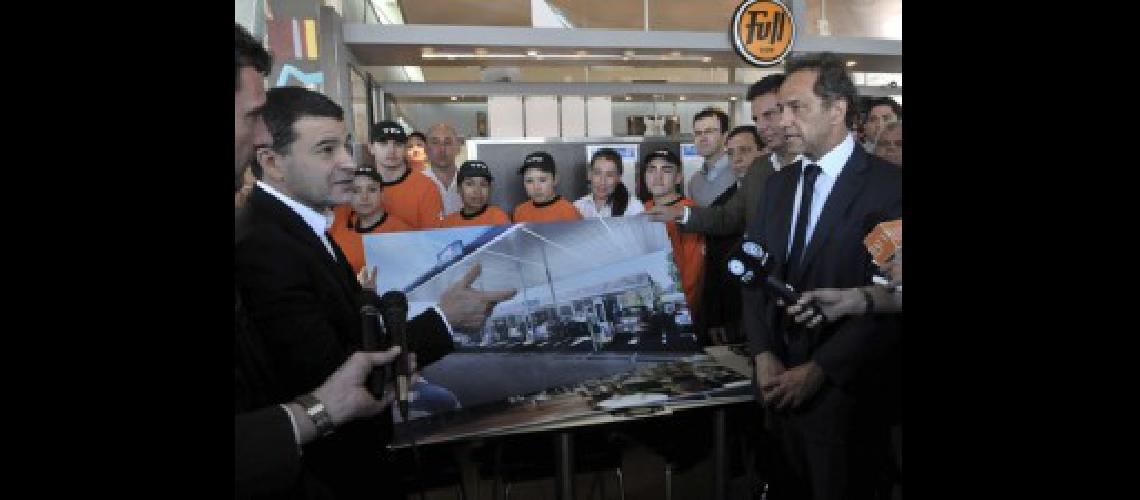 15-09-2015_el_gobernador_bonaerense_y_candidato