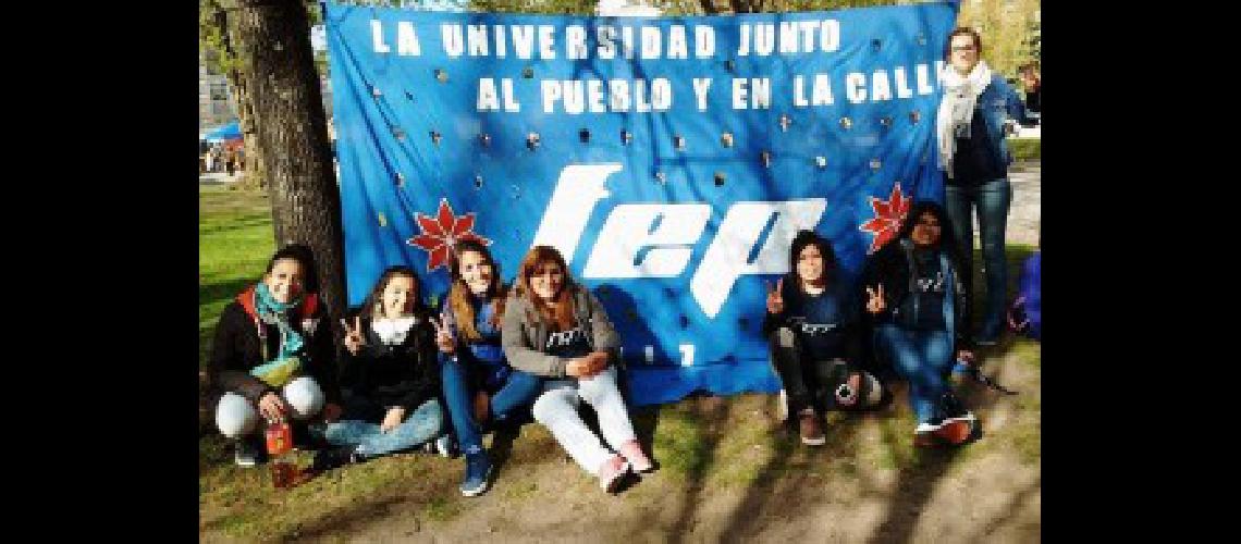 Estudiantes en el Encuentro de Mujeres