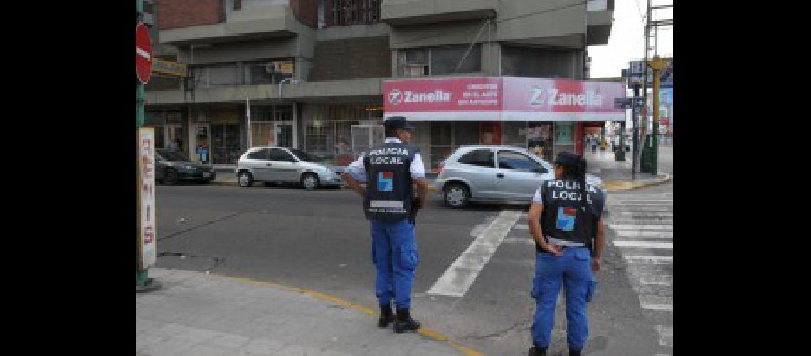 Lomas- la Escuela de Policiacutea Local capacita a otros 300 estudiantes