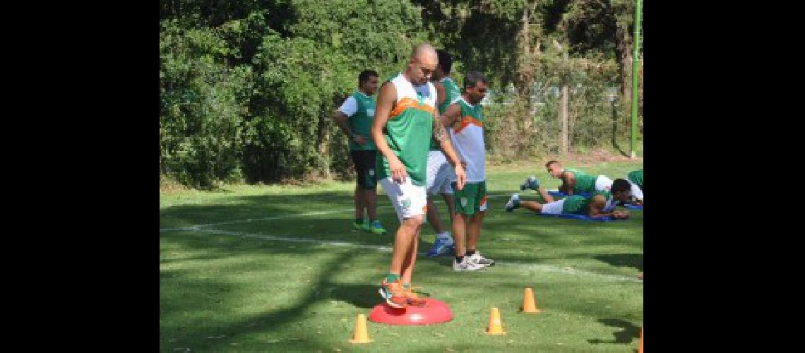Banfield arrancoacute con Santiago Silva y Carlos Matheu en Guilloacuten