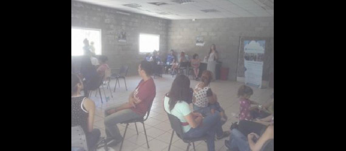 Lomas- orientan a joacutevenes para su insercioacuten laboral