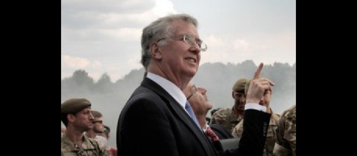ministro de defensa uk