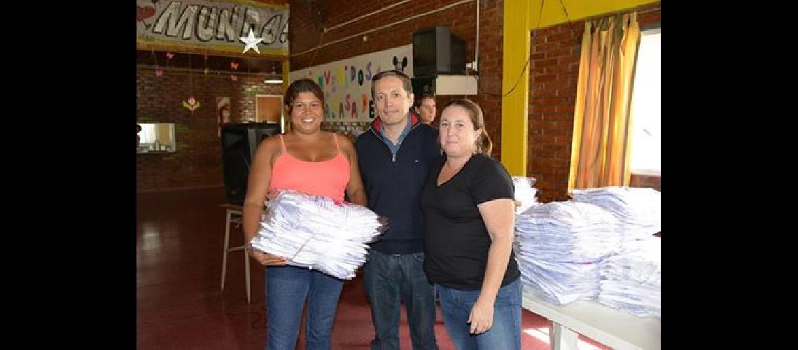 FOTO GRANDE - Gray entregoacute guardapolvos