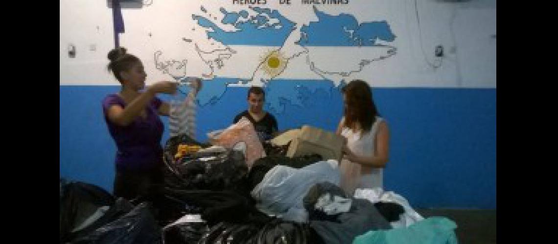 Juntan donaciones de ropa para los vecinos con mayores necesidades