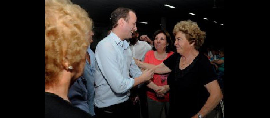Asesoran a vecinos por problemas surgidos con productos o servicios