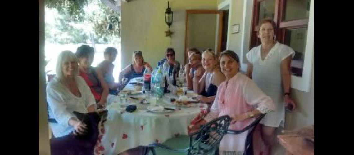 Ex estudiantes del Instituto Santa Ineacutes se reencuentran