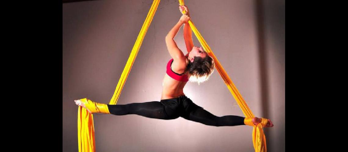 Acrobacia en tela en el Club Alumni de Turdera