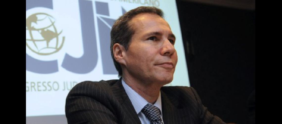 zzzznacp2NOTICIAS ARGENTINAS BAIRES NOVIEMBRE 8- (ARCHIVO) La empresa Microsoft informoacute a la Justicia argentina  sobre una cuenta de correo electroacutenico atribuida al fallecido  fiscal Alberto Nisman la cual fue dada como referencia en una  cuenta bancaria de Estados Unidos y que durante ocho antildeos  permanecioacute sin uso pero que en los diacuteas previos a su muerte tuvo  mucha actividad FOTO NA- MARCELO CAPECEzzzz