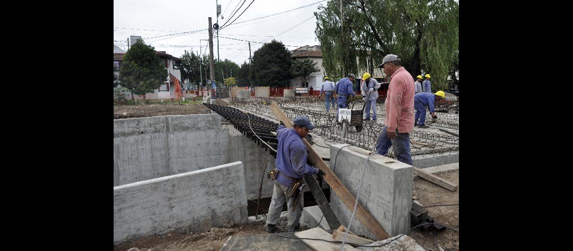 P2 Avanza la construccioacuten del Puente de Molina Arrotea (1)