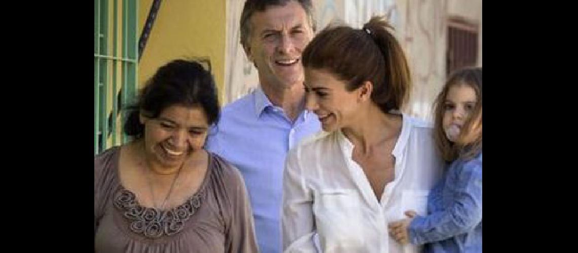 40634-ni-Macri_con_Margarita_Barrientos_en_Los_Piletones