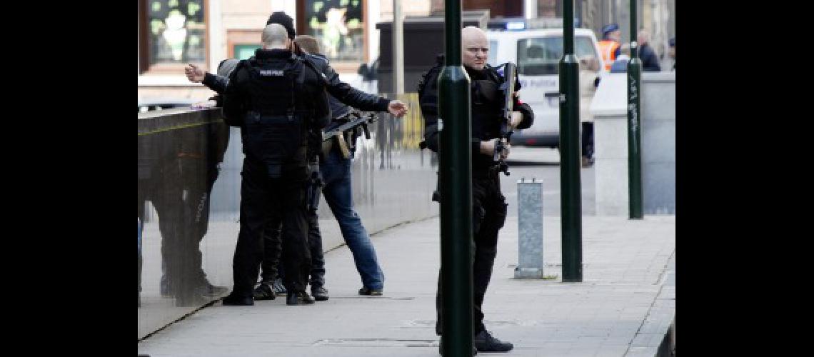 Trece nuevas redadas en Beacutelgica y cuatro personas detenidas por los atentados