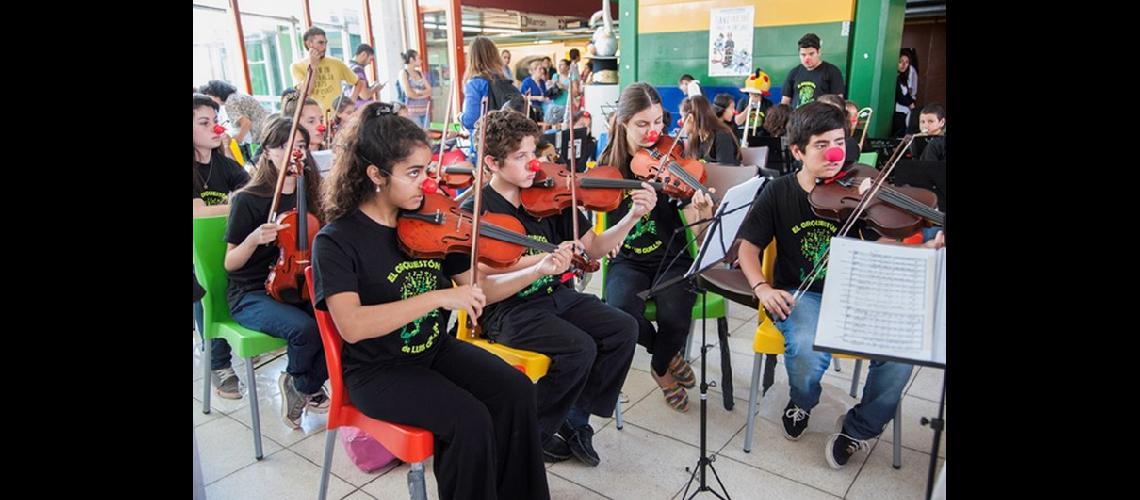 Orqueston de Luis Guillon en el Hospital Garraham