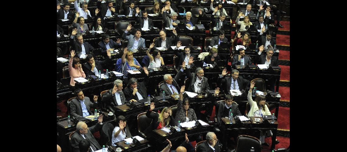 Buenos Aires Los diputados votan la designacioacuten de tres auditores de la AGN propuestos por el Frente para la Victoria el Frente Renovador y el interbloque Cambiemos Foto- Fernando SturlaTeacutelamef 06042016