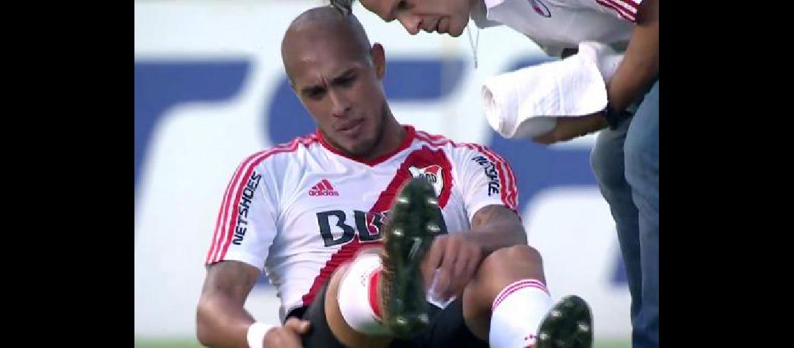 El defensor Jonatan Maidana no se recuperoacute y quedoacute afuera del viaje a Brasil