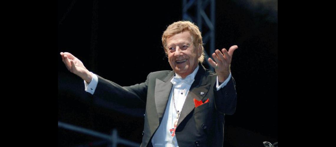 Buenos Aires El talentoso muacutesico argentino pianista compositor y director de orquesta de tango Mariano Mores fallecioacute esta madrugada a los 98 antildeos seguacuten informoacute su nieto Gabriel en su cuenta de Facebook Foto- Alejandro Moritzarchivo Teacutelam