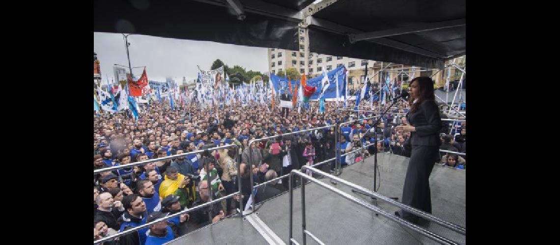 13-04-2016_buenos_aires_la_ex_presidenta (4)