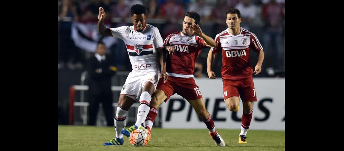 En el Morumbiacute River perdioacute y no selloacute el pase a octavos