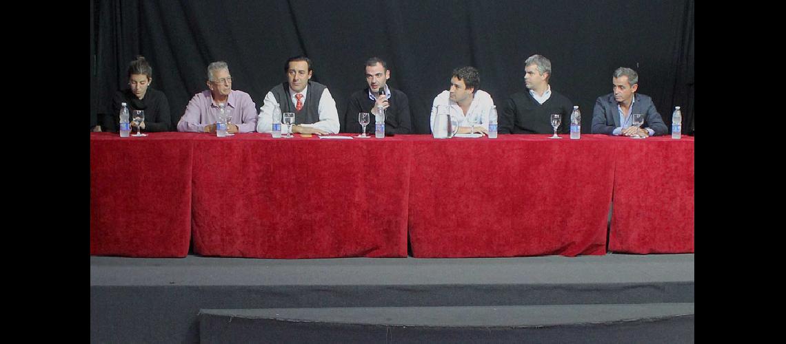 ABAJO- jornada-con-organizaciones-vecinales-03