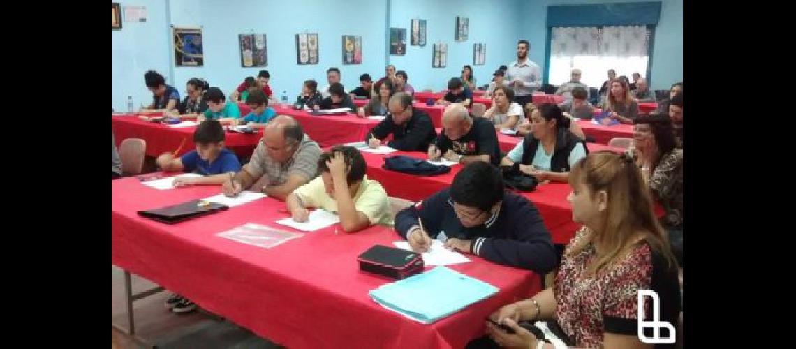 ABAJO - LANUacuteS BECAS PARA LOS VECINOS