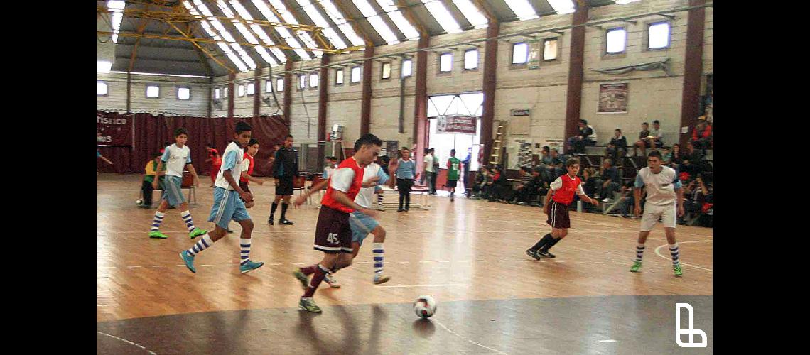 22-04-16 SE INICIOacute LA LIGA LANUSENSE DE FUTBOL JUVENIL