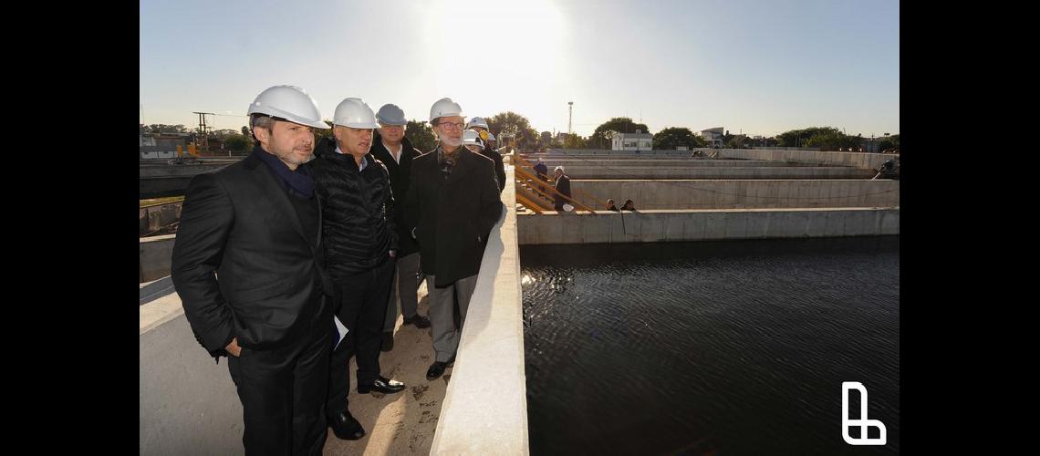 27-04-16 Grindetti y Frigerio recorrieron las obras de la planta de Aysa 02