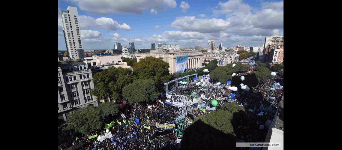 Sindicalistas y trabajadores se movilizaron y realizaron un acto contra los despidos