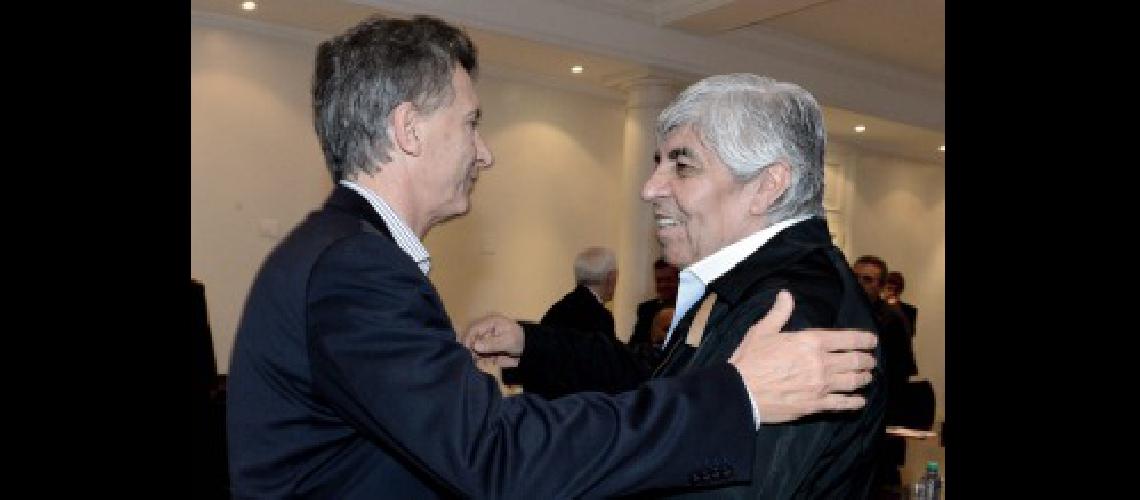 Sube el tono de los cruces entre Macri y Hugo Moyano por la ley antidespidos