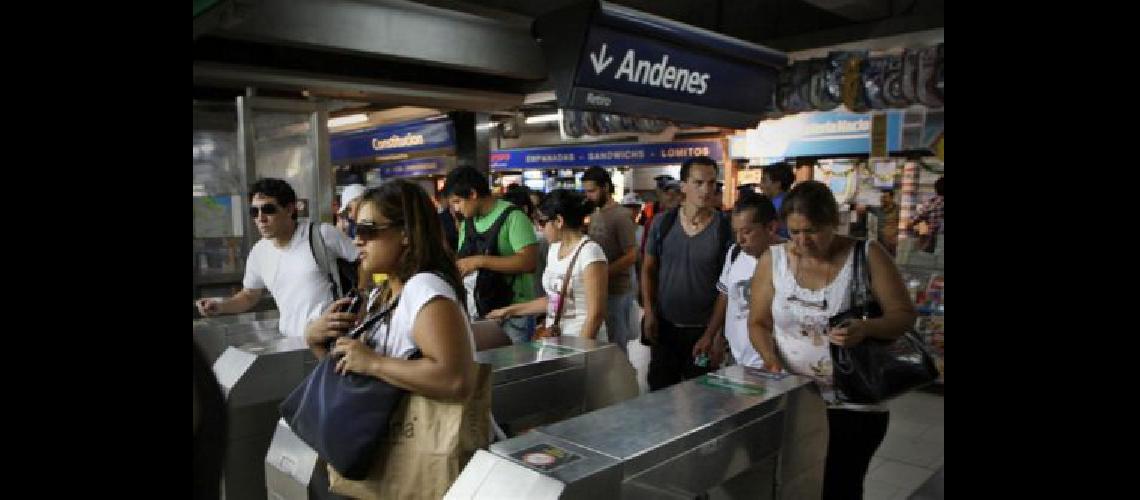 foto subte y telefonia