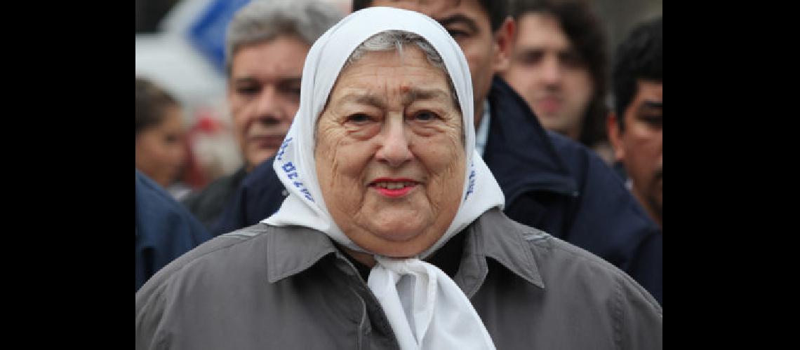 Hebe de Bonafini presidenta de la asociacion y otras madres- Vuelta de los jueves a la plaza de las madres FOTO- SOLEDAD AZNAREZ 16062011