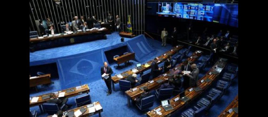 Senado-presidenta-Dilma-Rousseff-DPA_CLAIMA20160511_0064_28