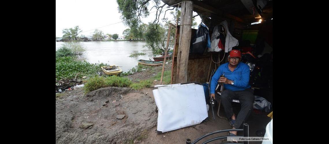 Los riacuteos Paranaacute y Salado siguen bajando en Santa Fe y hay maacutes de 1800 evacuados