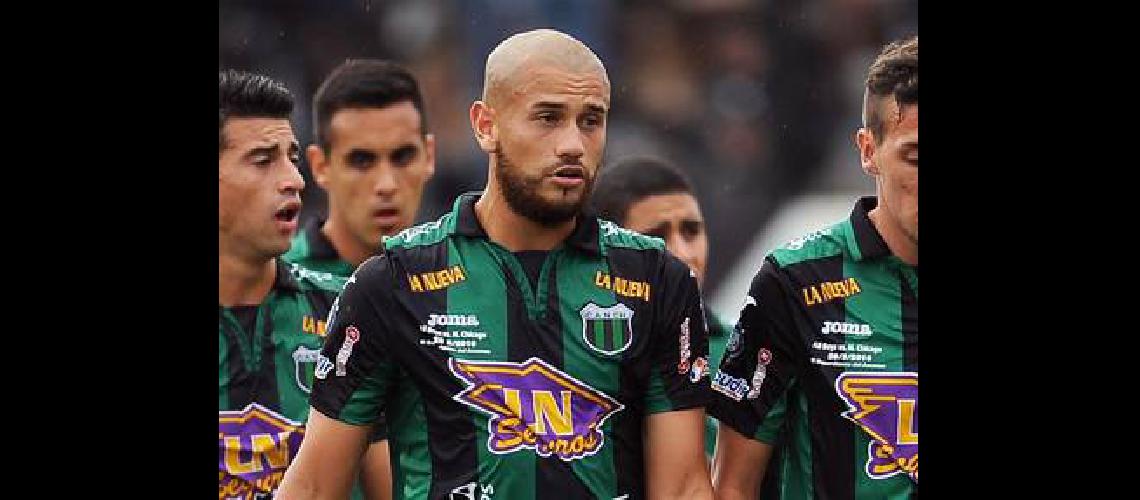 defensor-Nueva-Chicago-Rodrigo-Espindola_CLAIMA20160513_0351_17