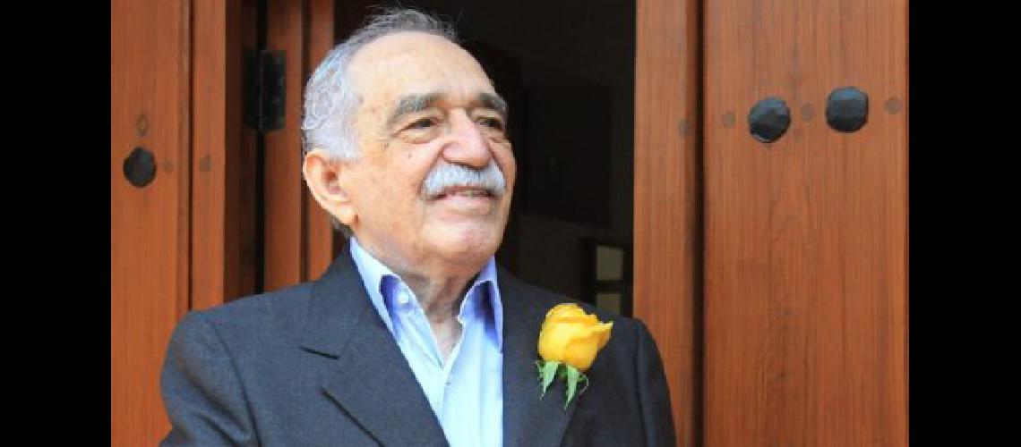 Colombian writer and Nobel laureate Gabriel Garcia Marquez greets fans and reporters outside his home in Mexico City on March 6