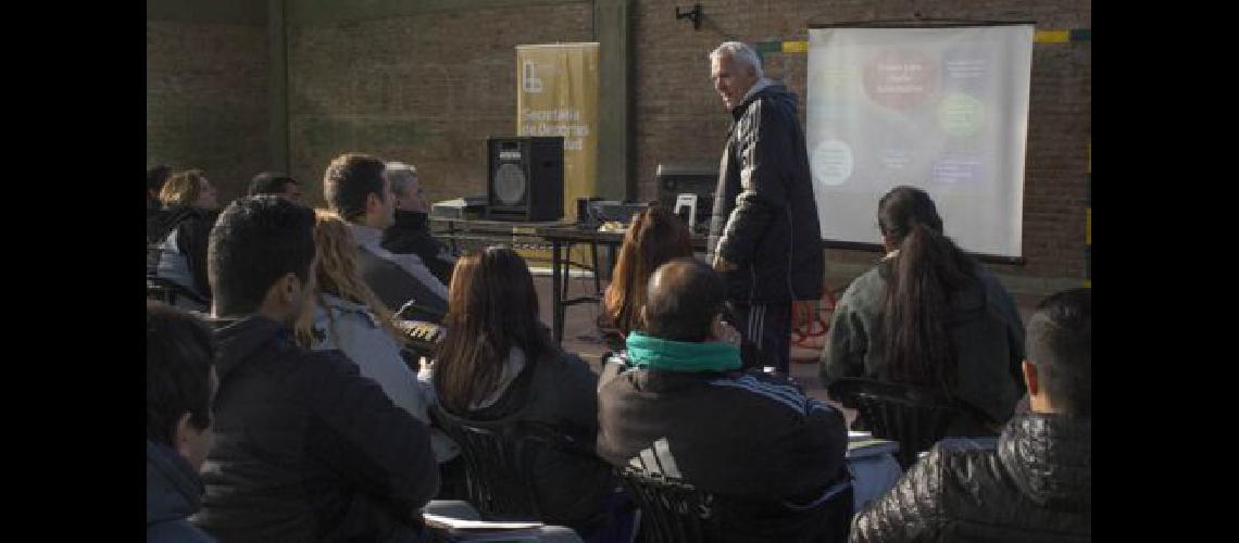 talleres-de-capacitacion-deportiva-01