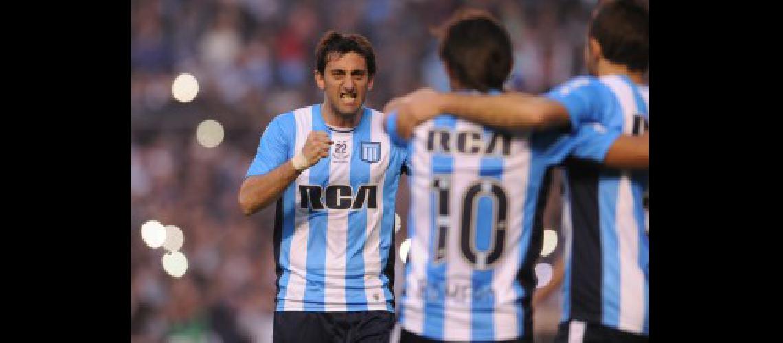 Racing le ganoacute a Temperley y Diego Milito dijo adioacutes en una tarde sontildeada
