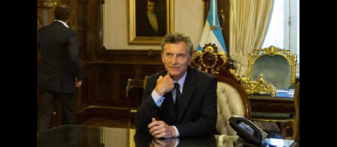 Macri-despacho-Casa-Gobierno_CLAIMA20151214_0050_28