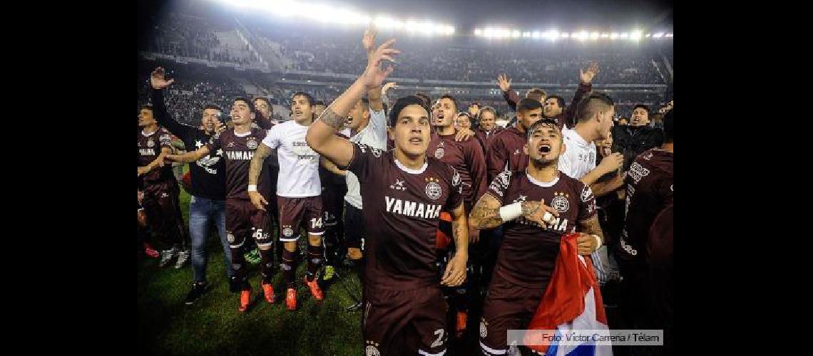 Lanuacutes gritoacute campeoacuten con una goleada histoacuterica en Nuacutentildeez