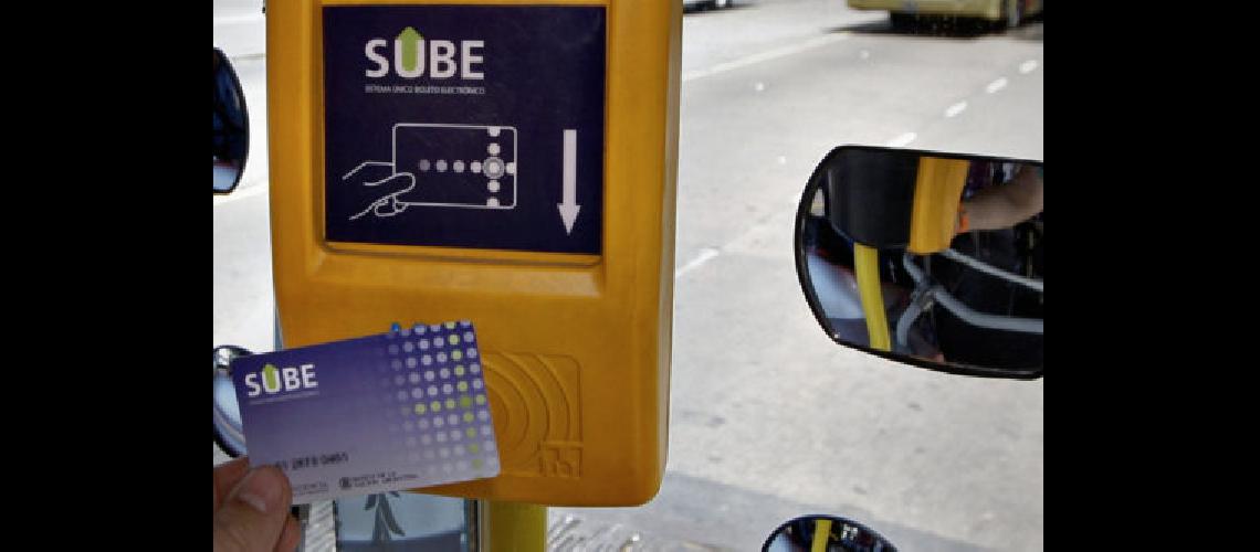 HOY EXPIRA EL LIMITE PARA QUE LOS MEDIOS DE TRANSPORTE NACIONALES CUENTEN CON LA TARJETA SUBE (SISTEMA UNICO DE BOLETO ELECTRONICO) LOS PASAJEROS QUE VIAJEN CON LA TARJETA EN MEDIOS DE TRANSPORTE NO ADHERIDOS AL SISTEMA NO PAGARAN BOLETO 291111 Foto Fernando Massobrio